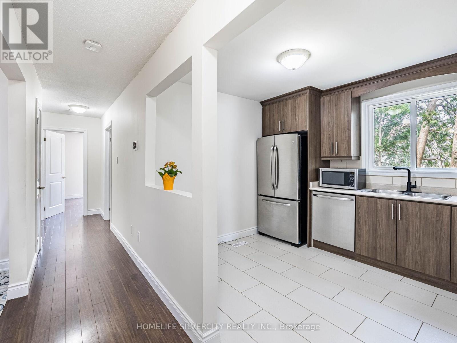 53 Charters Road W, Brampton, Ontario  L6V 2S7 - Photo 8 - W12169819