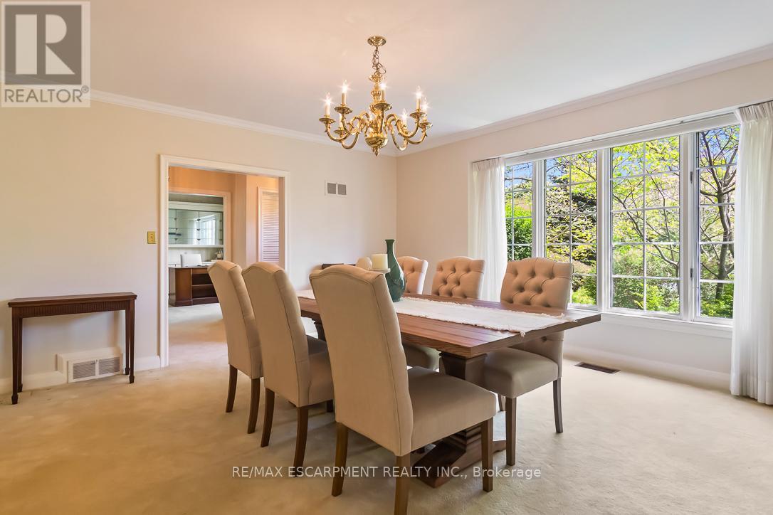 1735 Sunningdale Bend, Mississauga, Ontario  L5J 1G1 - Photo 8 - W12169856
