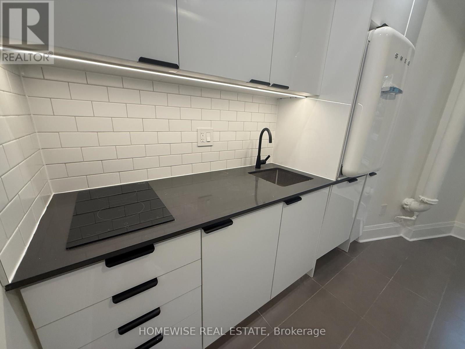 105 - 1 Triller Avenue, Toronto, Ontario  M6K 3B7 - Photo 8 - W12169868