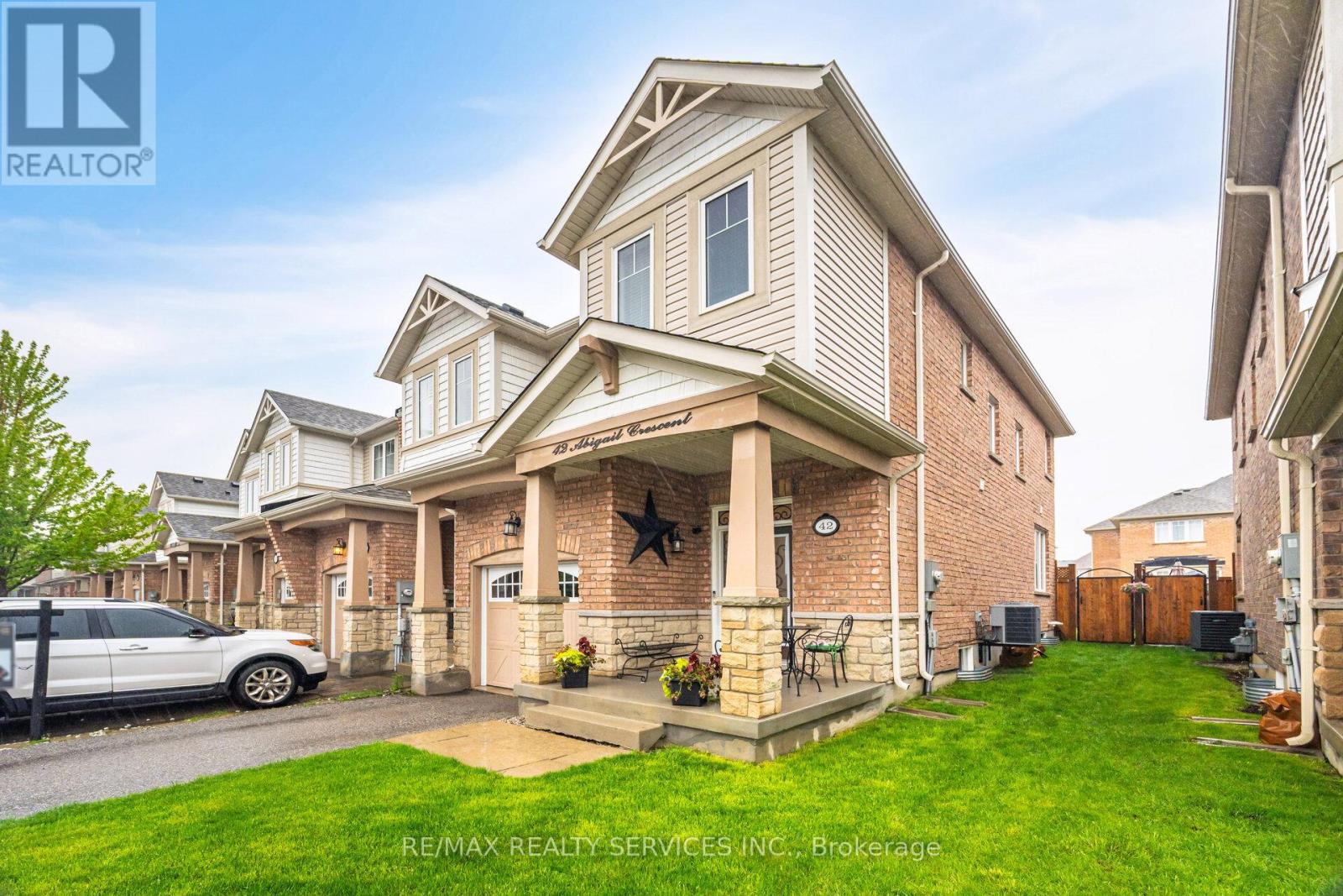42 Abigail Crescent, Caledon, Ontario  L7L 2J3 - Photo 2 - W12169920