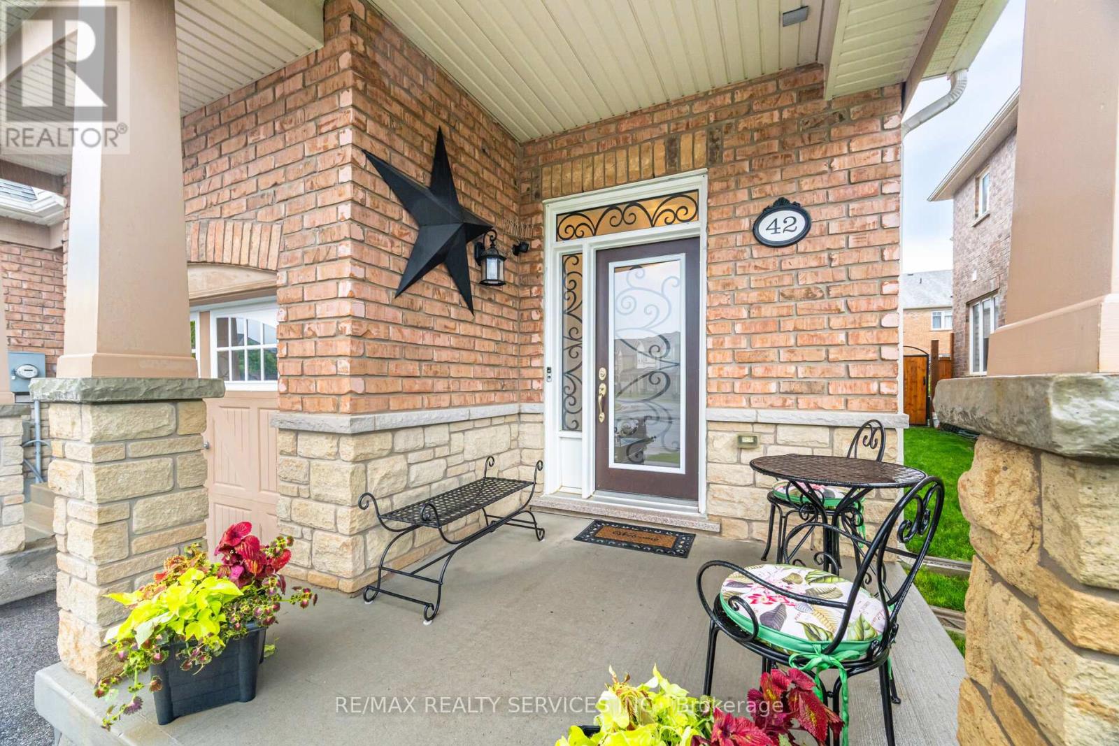 42 Abigail Crescent, Caledon, Ontario  L7L 2J3 - Photo 3 - W12169920