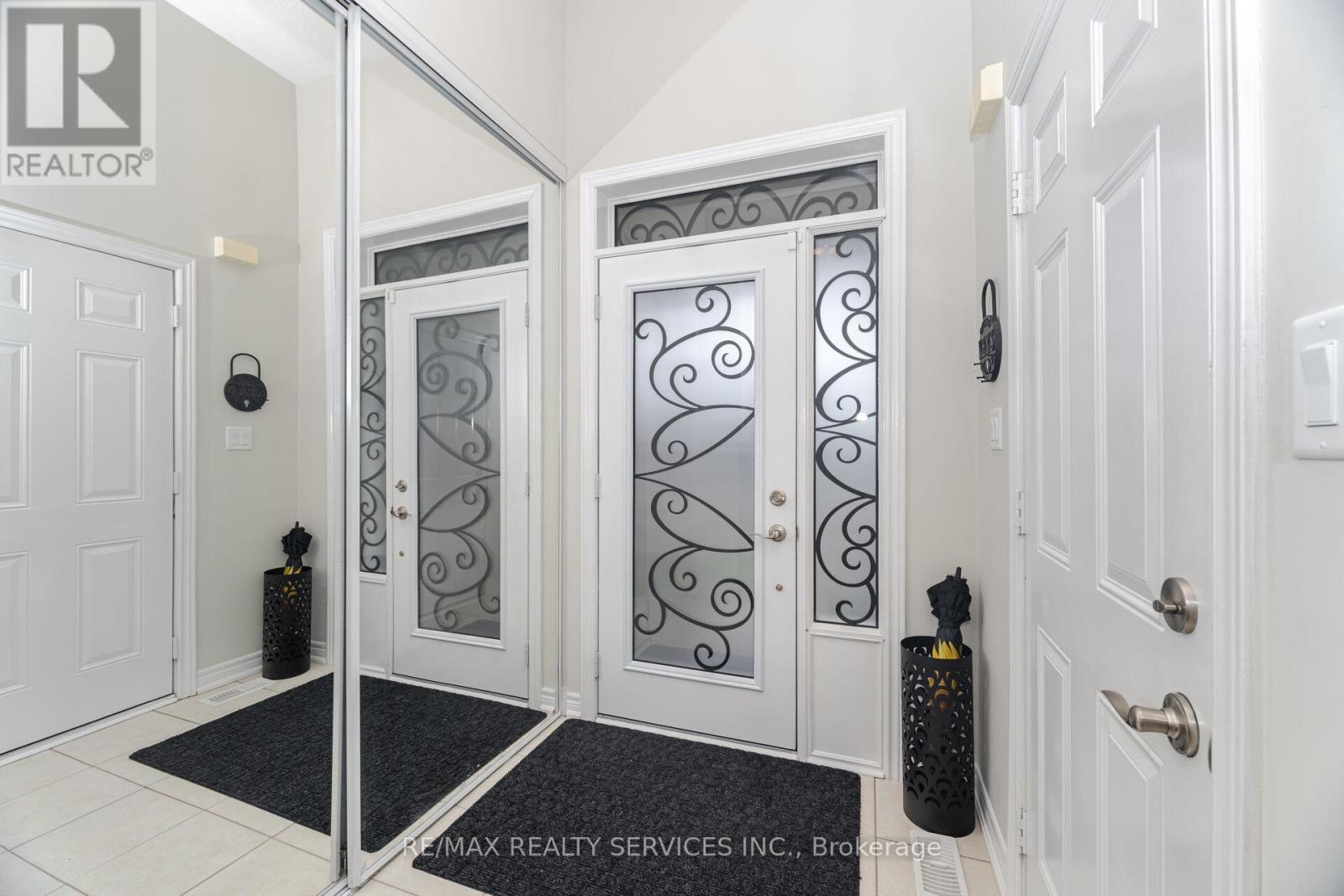 42 Abigail Crescent, Caledon, Ontario  L7L 2J3 - Photo 4 - W12169920