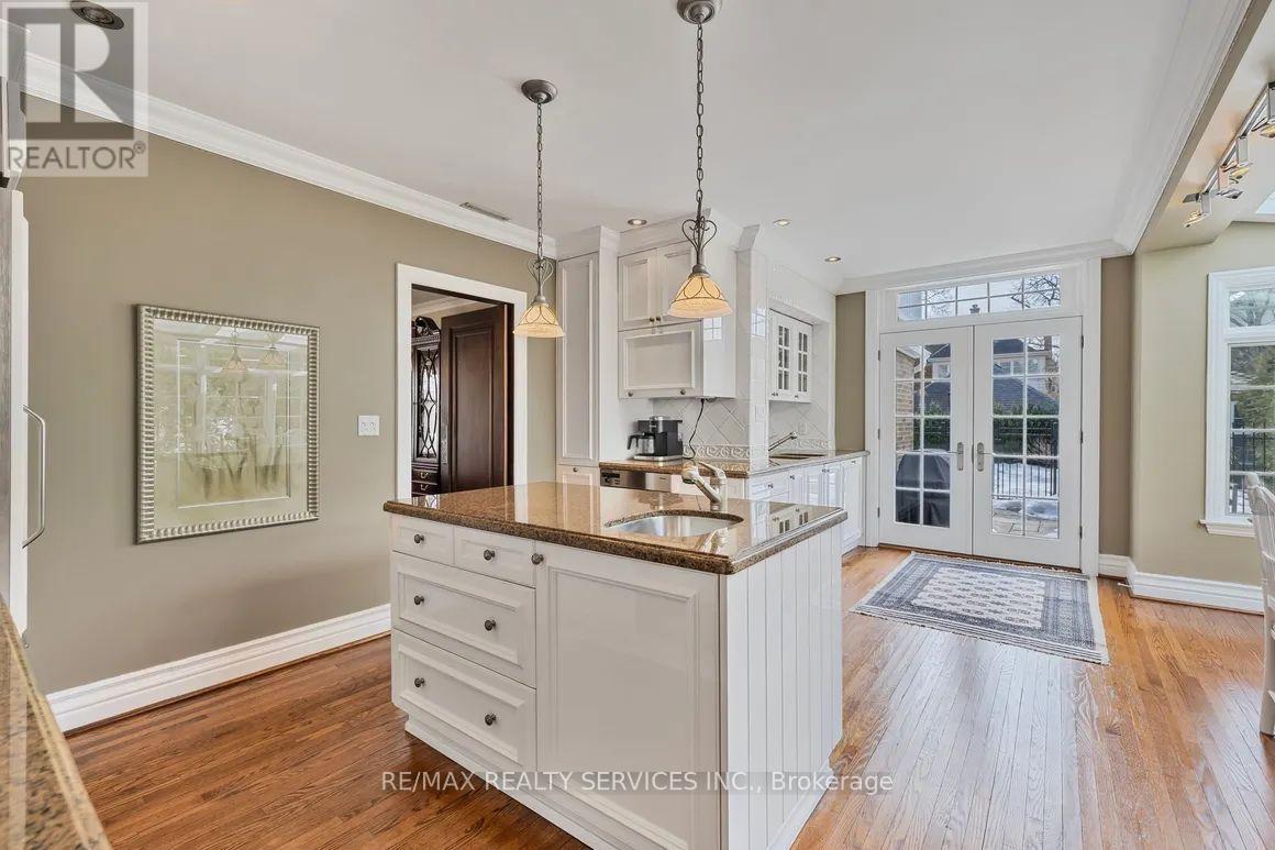 80 Jackson Avenue, Toronto, Ontario  M8X 2J8 - Photo 20 - W12169940