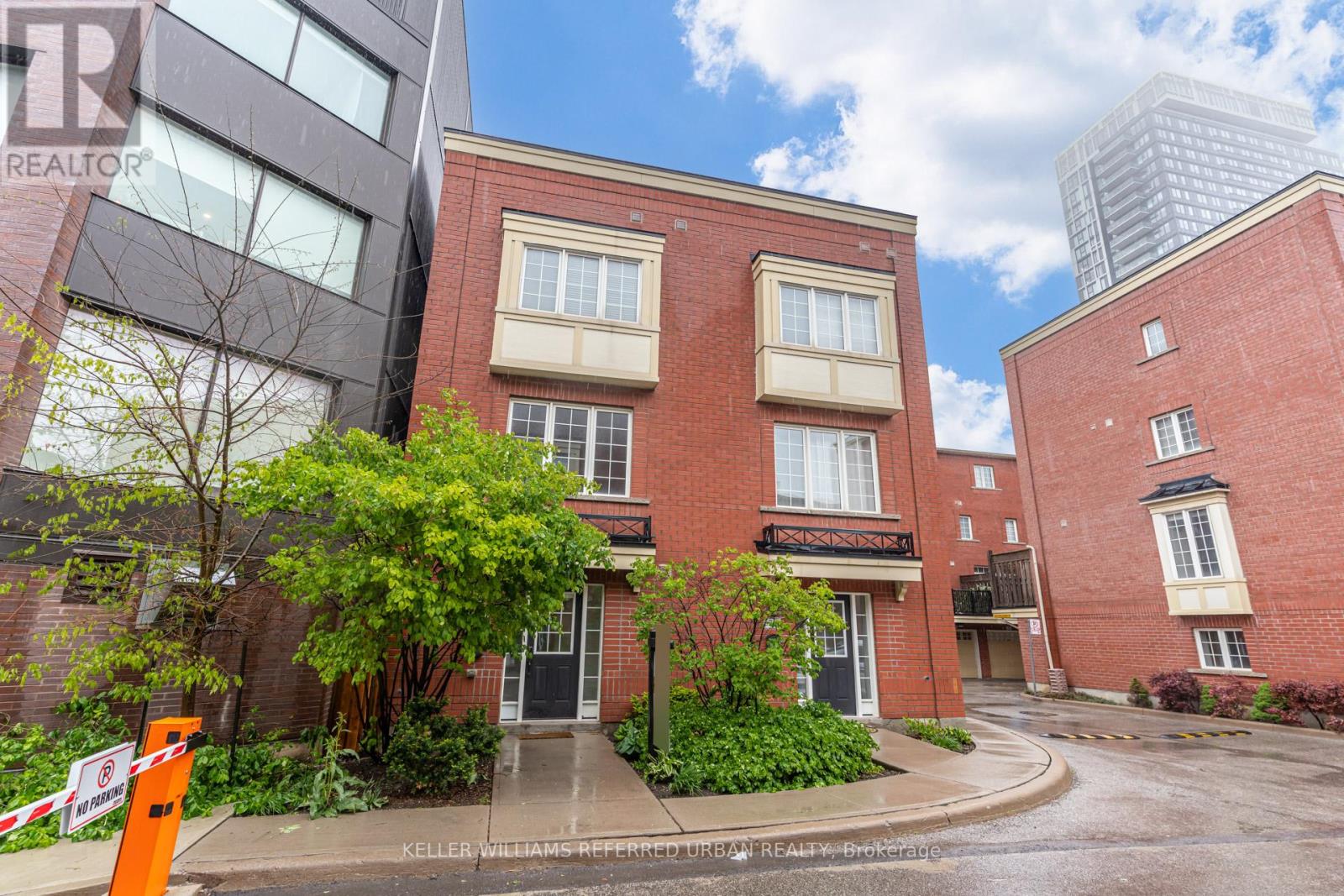 68 Raffeix Lane, Toronto, Ontario  M5A 3P1 - Photo 3 - C12162790