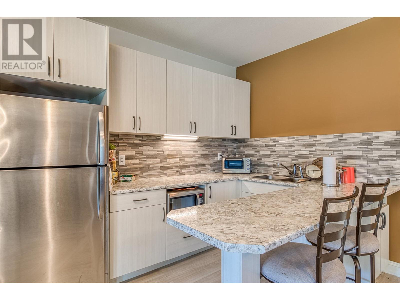 Property at 1084 Hume Avenue image 4