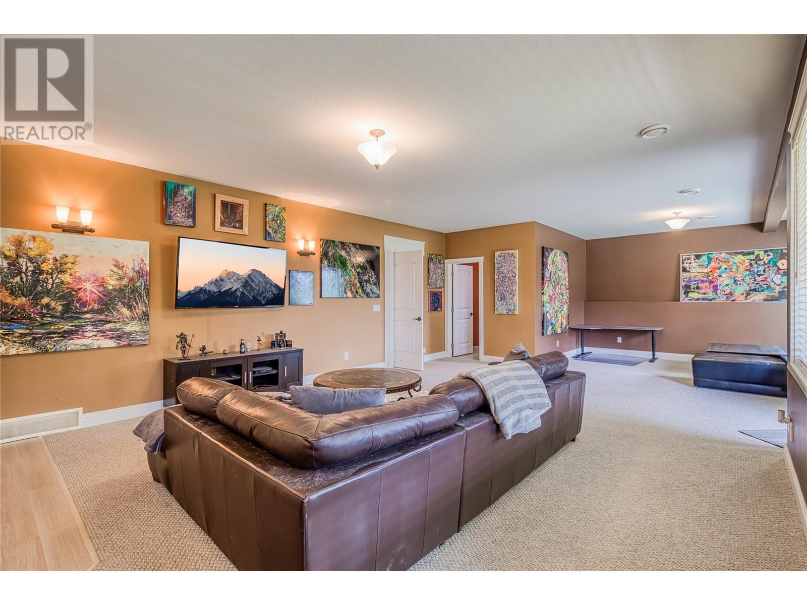 Property at 1084 Hume Avenue image 3