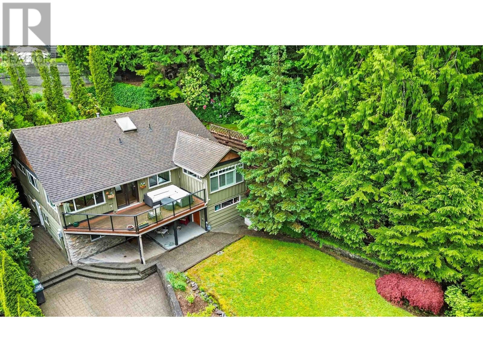 2591 Caledonia Avenue, North Vancouver, British Columbia  V7G 1T8 - Photo 2 - R3006470