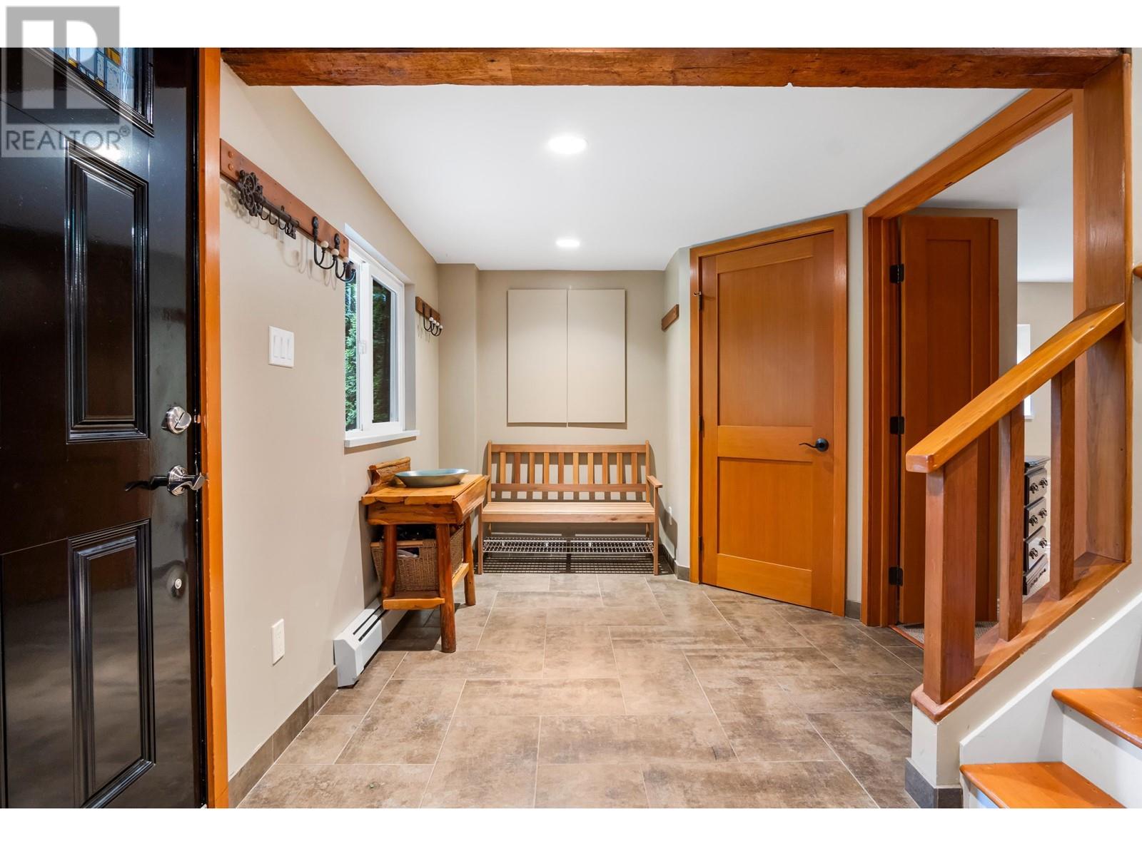 Property at 2591 CALEDONIA AVENUE image 3
