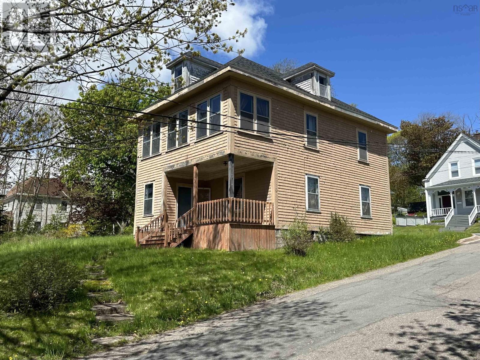 43 High Street, Pictou, Nova Scotia  B0K 1H0 - Photo 1 - 202512040