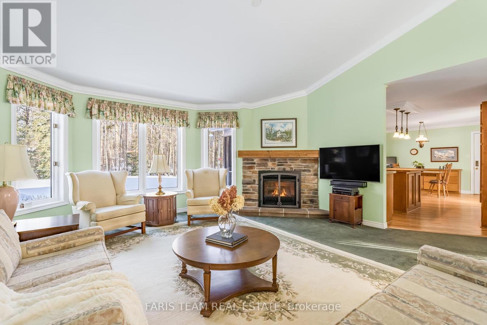 220 Gilwood Park Drive, Penetanguishene, Ontario  L9M 1Z6 - Photo 8 - S12131922