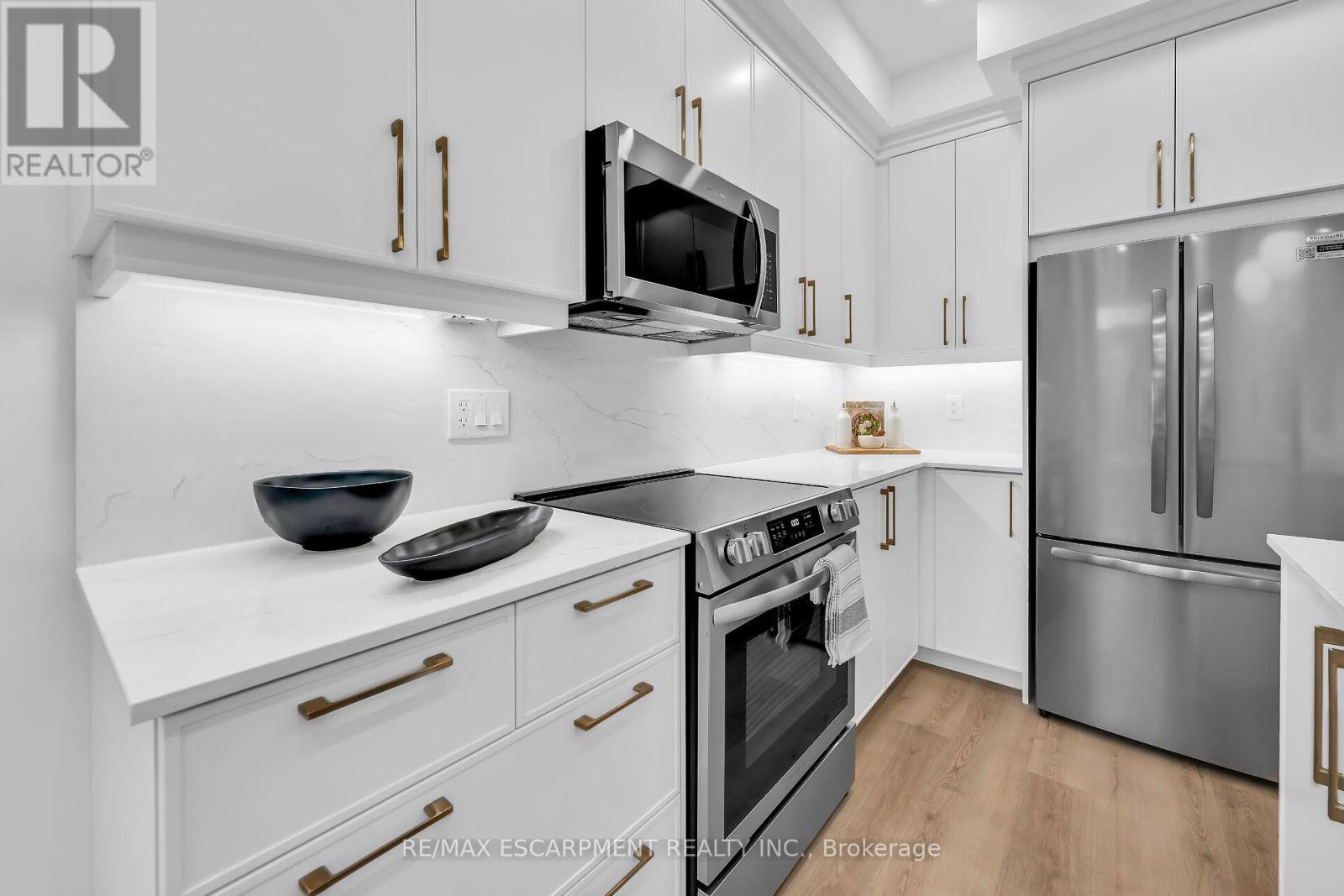 31 Kingfisher Drive, Hamilton, Ontario  L9A 5A4 - Photo 12 - X12169810