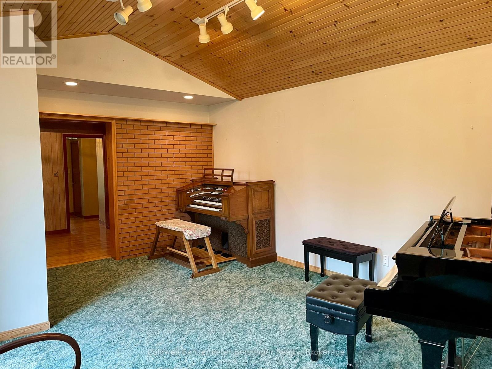 11 Park Street, Brockton, Ontario  N0G 2V0 - Photo 12 - X12169965
