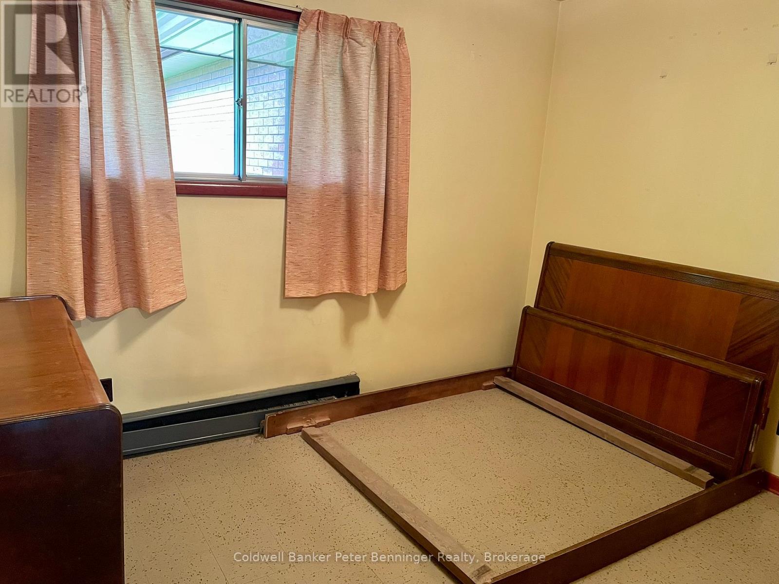 11 Park Street, Brockton, Ontario  N0G 2V0 - Photo 18 - X12169965