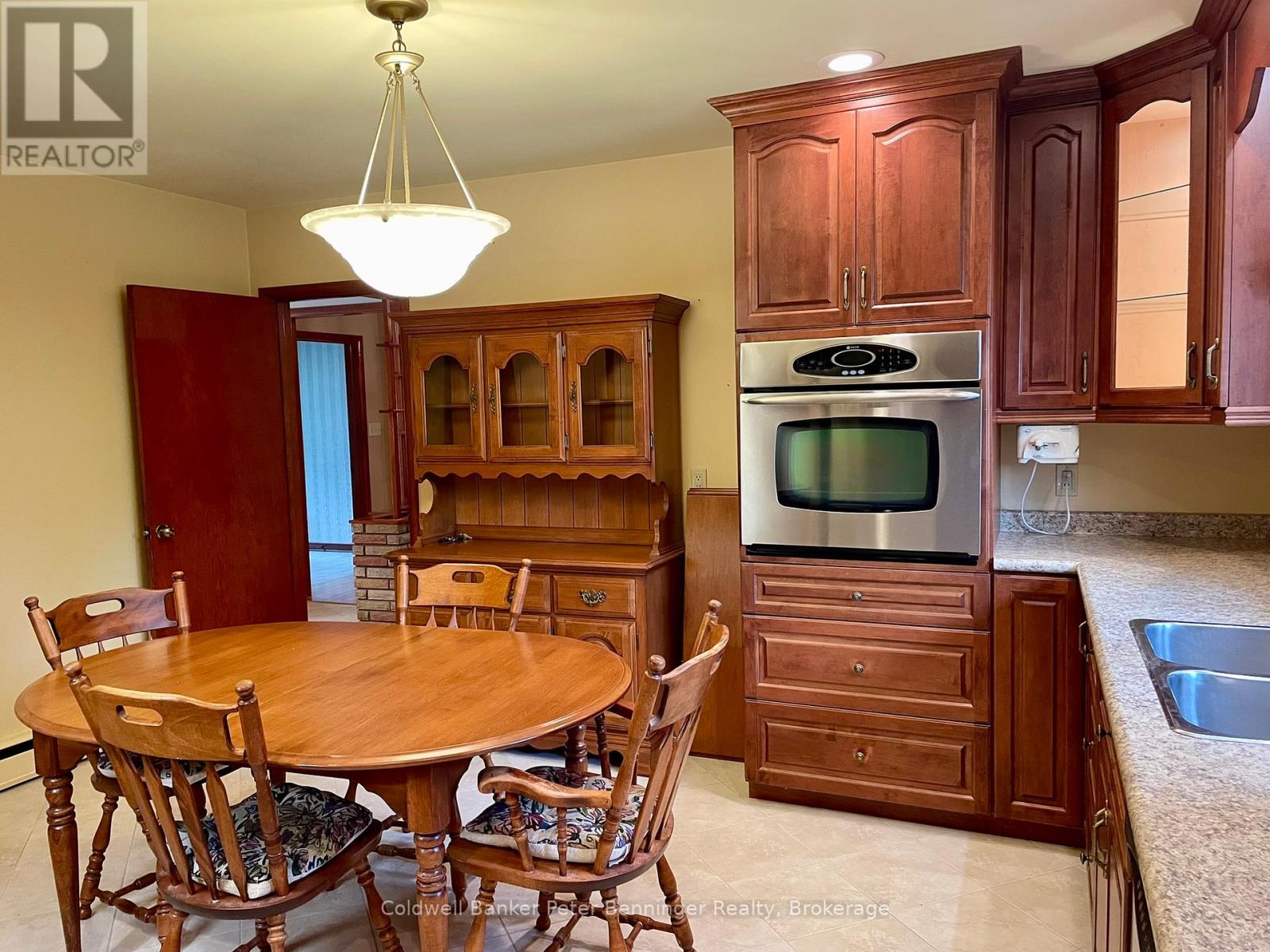 11 Park Street, Brockton, Ontario  N0G 2V0 - Photo 4 - X12169965
