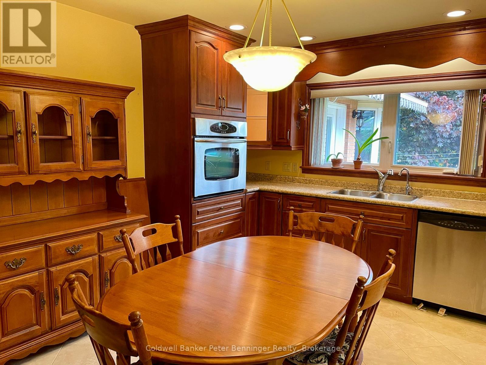 11 Park Street, Brockton, Ontario  N0G 2V0 - Photo 5 - X12169965