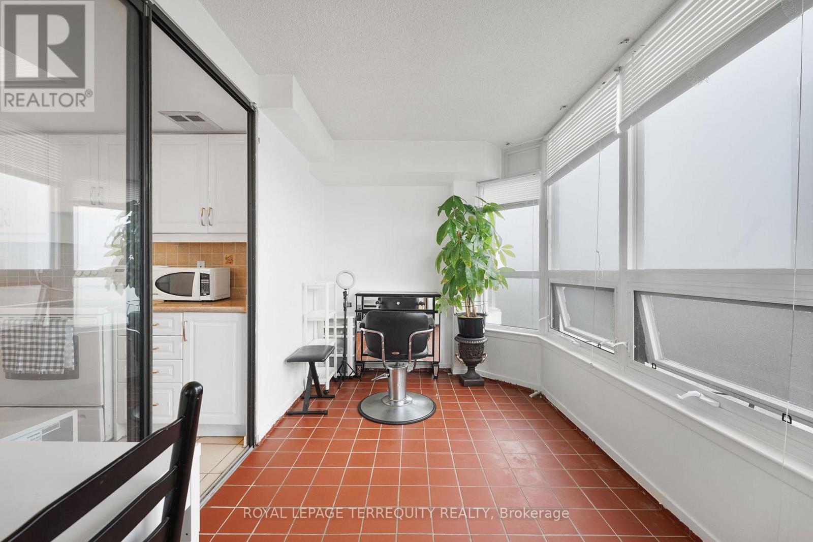 1702 - 8 Lisa Street, Brampton, Ontario  L6T 4S6 - Photo 10 - W12169910