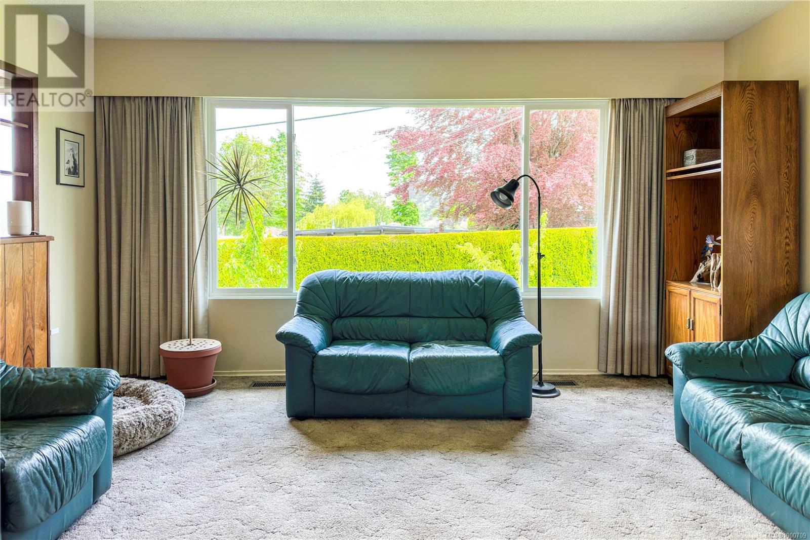 Property at 825 2nd Ave image 2