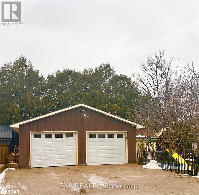 12 Elizabeth Street W, Creemore, Ontario  L0M 1G0 - Photo 23 - 40733040