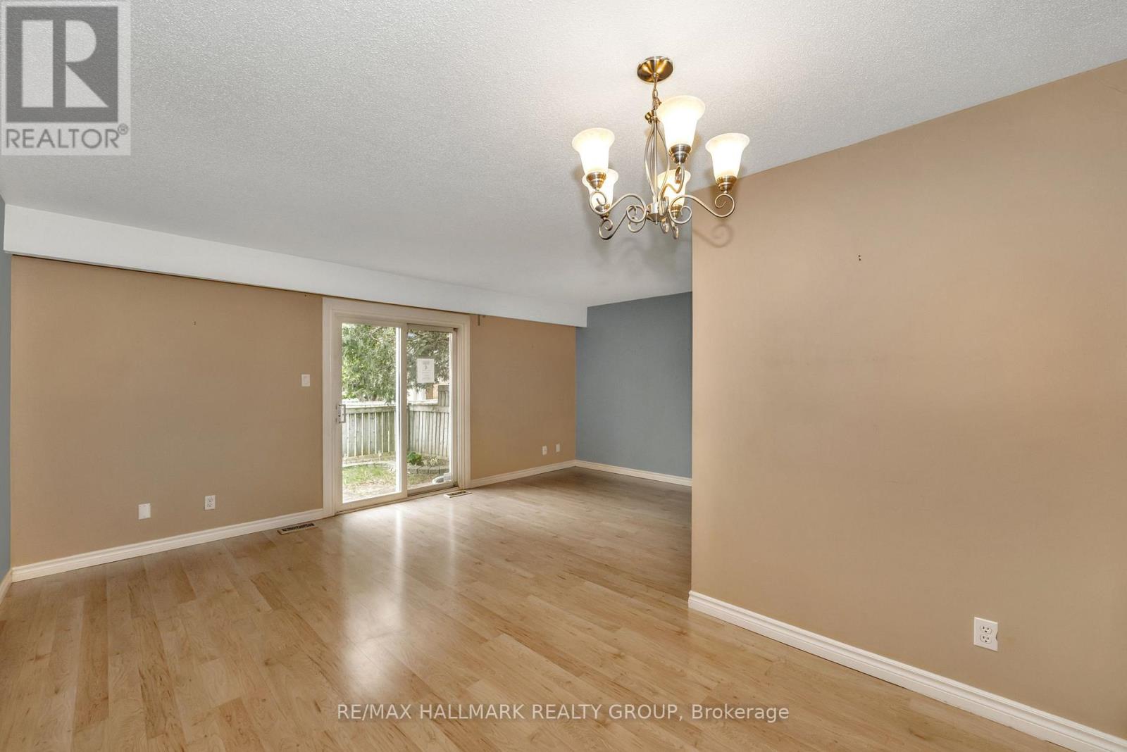 247 Pickford Drive, Ottawa, Ontario  K2L 2C6 - Photo 7 - X12169962