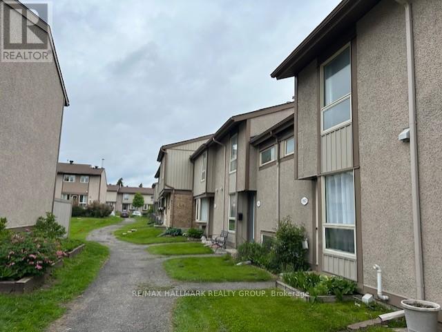 73 - 1957 Stonehenge Crescent E, Ottawa, Ontario  K1B 4N7 - Photo 4 - X12170031