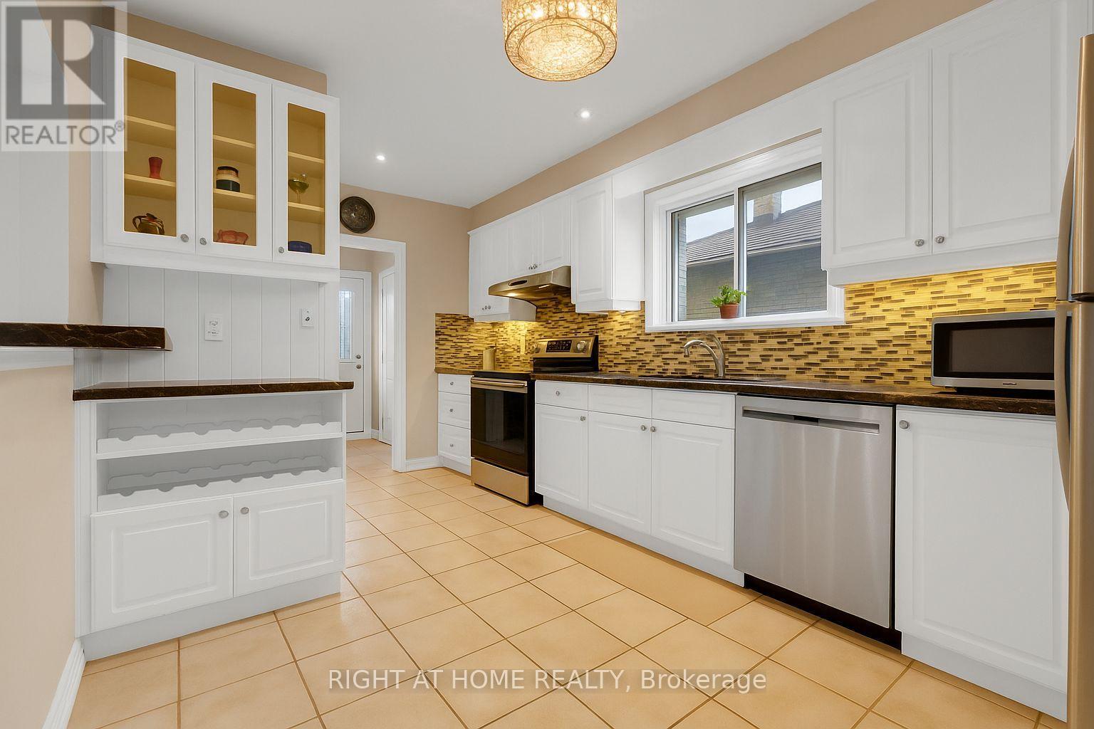 119 Rochman Boulevard, Toronto, Ontario  M1H 1S1 - Photo 3 - E12055391