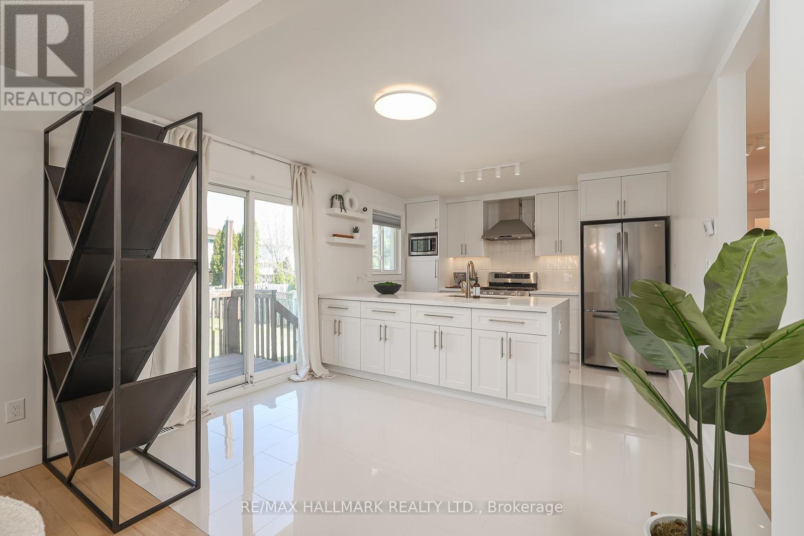 583 Haines Road, Newmarket, Ontario  L3Y 6V6 - Photo 10 - N12110930
