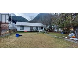 633 Cliff Street, Bella Coola, Ca