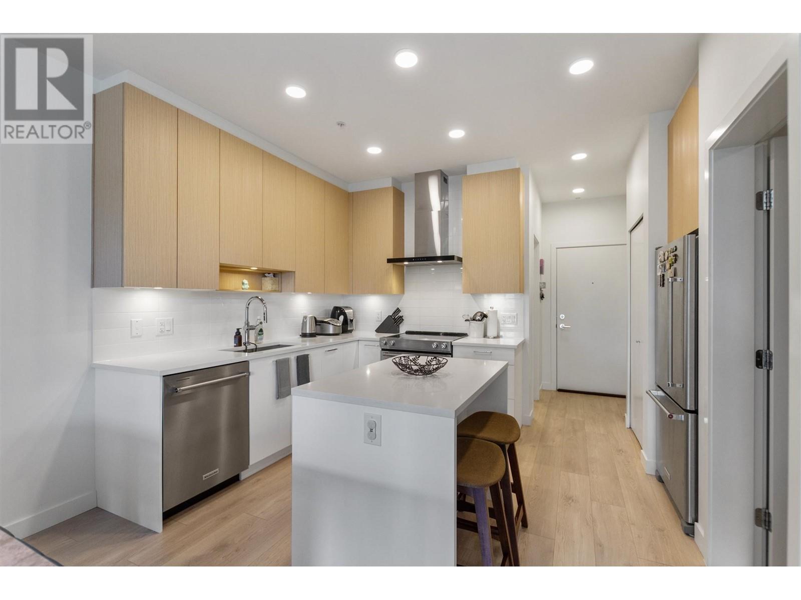 411 7588 16th Street, Burnaby, British Columbia  V3N 0H8 - Photo 1 - R3004805