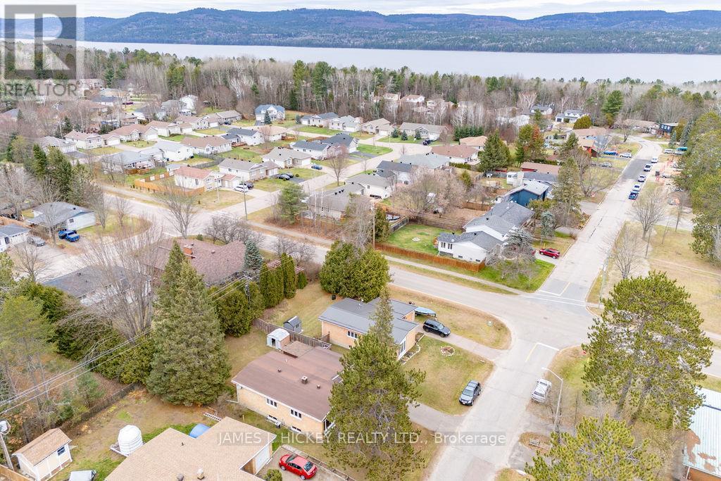 83 Frontenac Crescent, Deep River, Ontario  K0J 1P0 - Photo 4 - X12169624