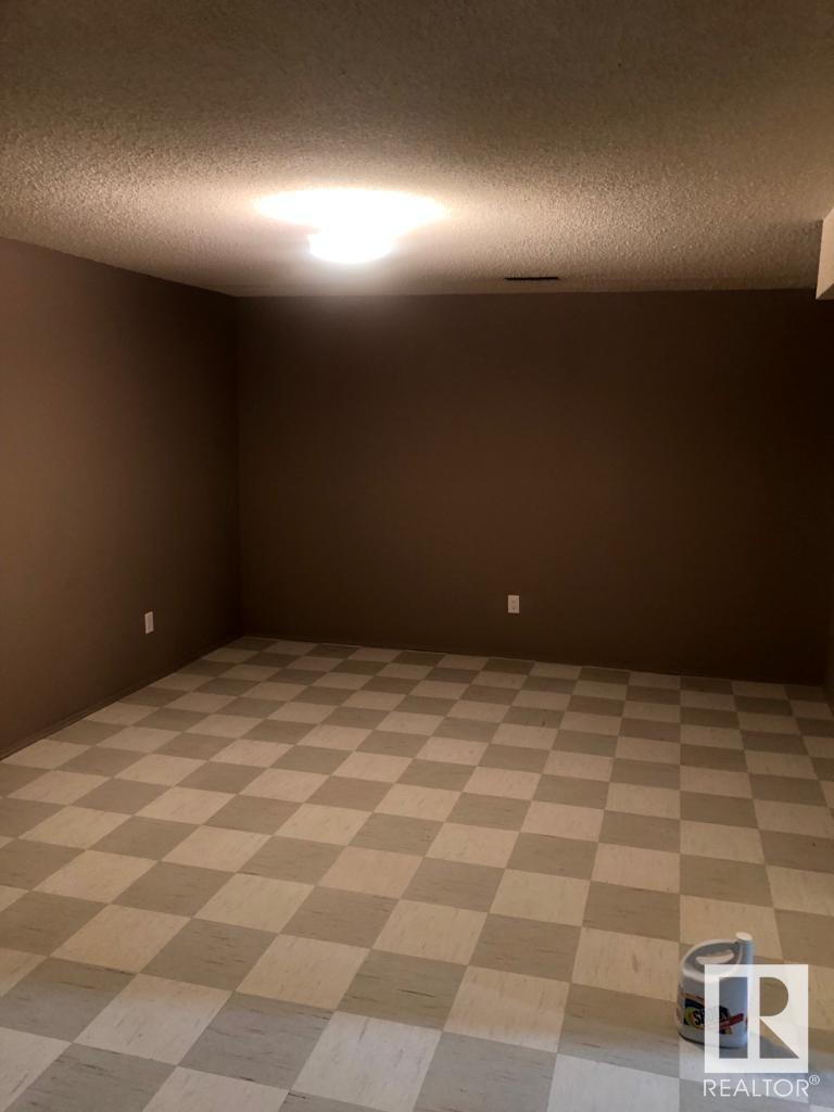 Property at 8103 14 AV NW image 4