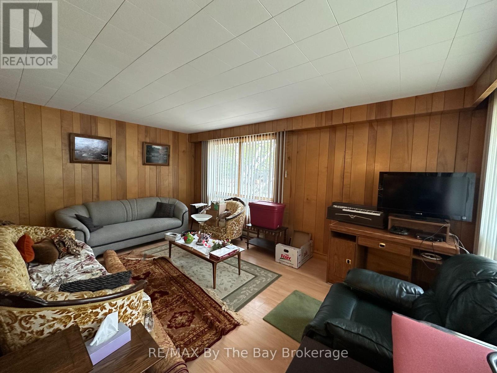 35 Frederick Drive, Wasaga Beach, Ontario  L9Z 1P9 - Photo 3 - S12170180