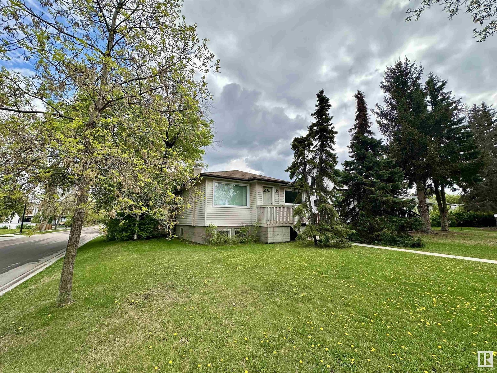Property at 10471 146 ST NW image 2