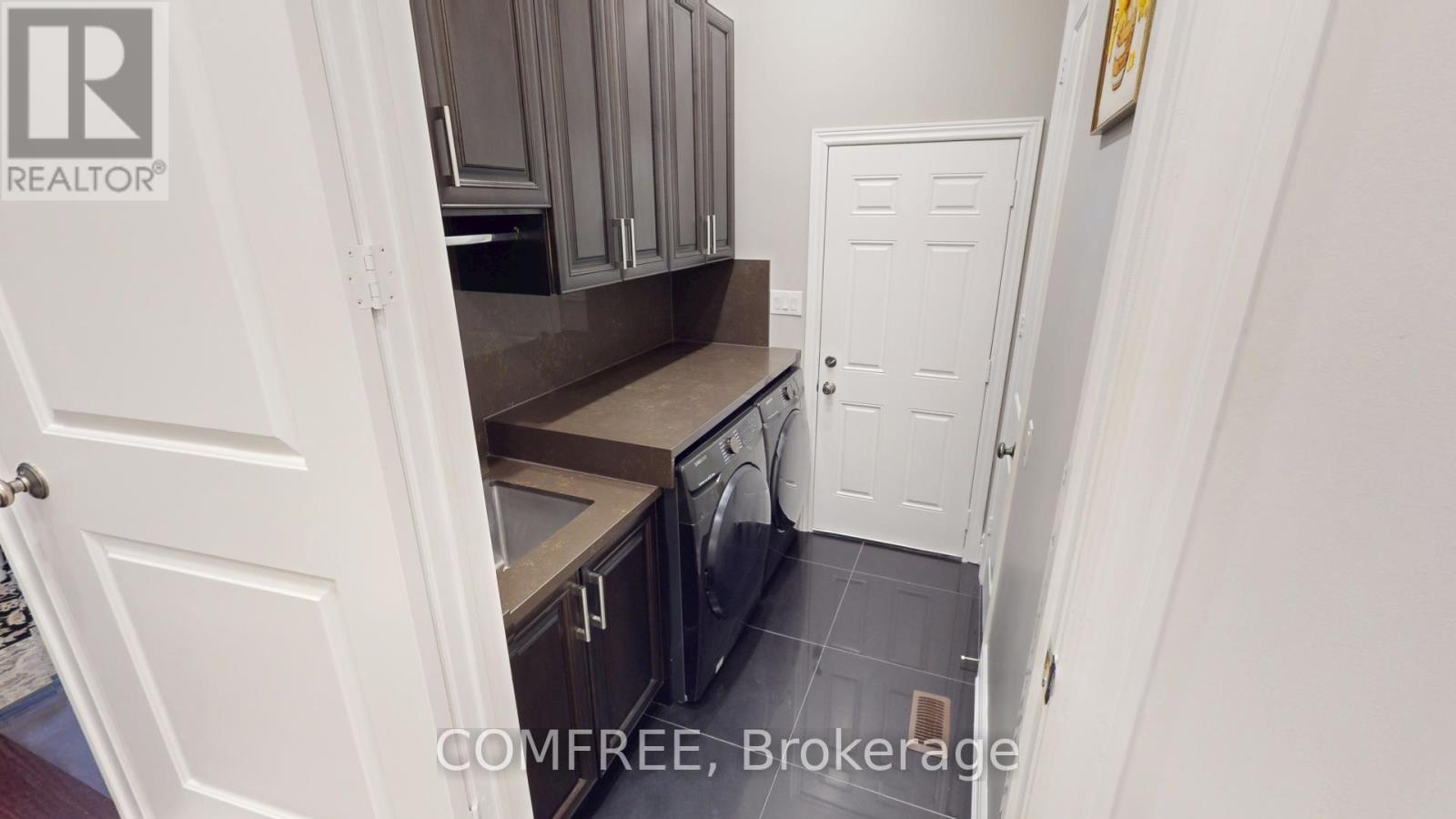 8 Mccandless Court, Caledon (Caledon East), Ontario  L7C 3R7 - Photo 13 - W12170117