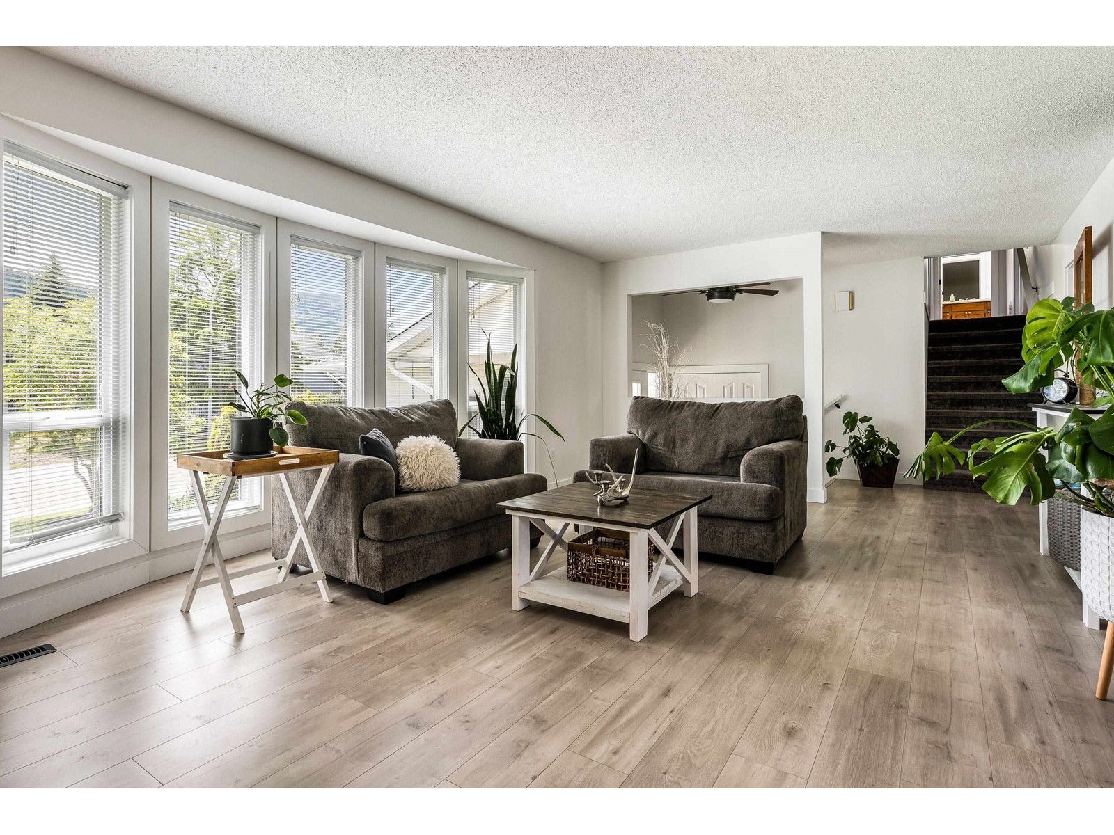 Property at 44983 CUMBERLAND AVENUE image 2