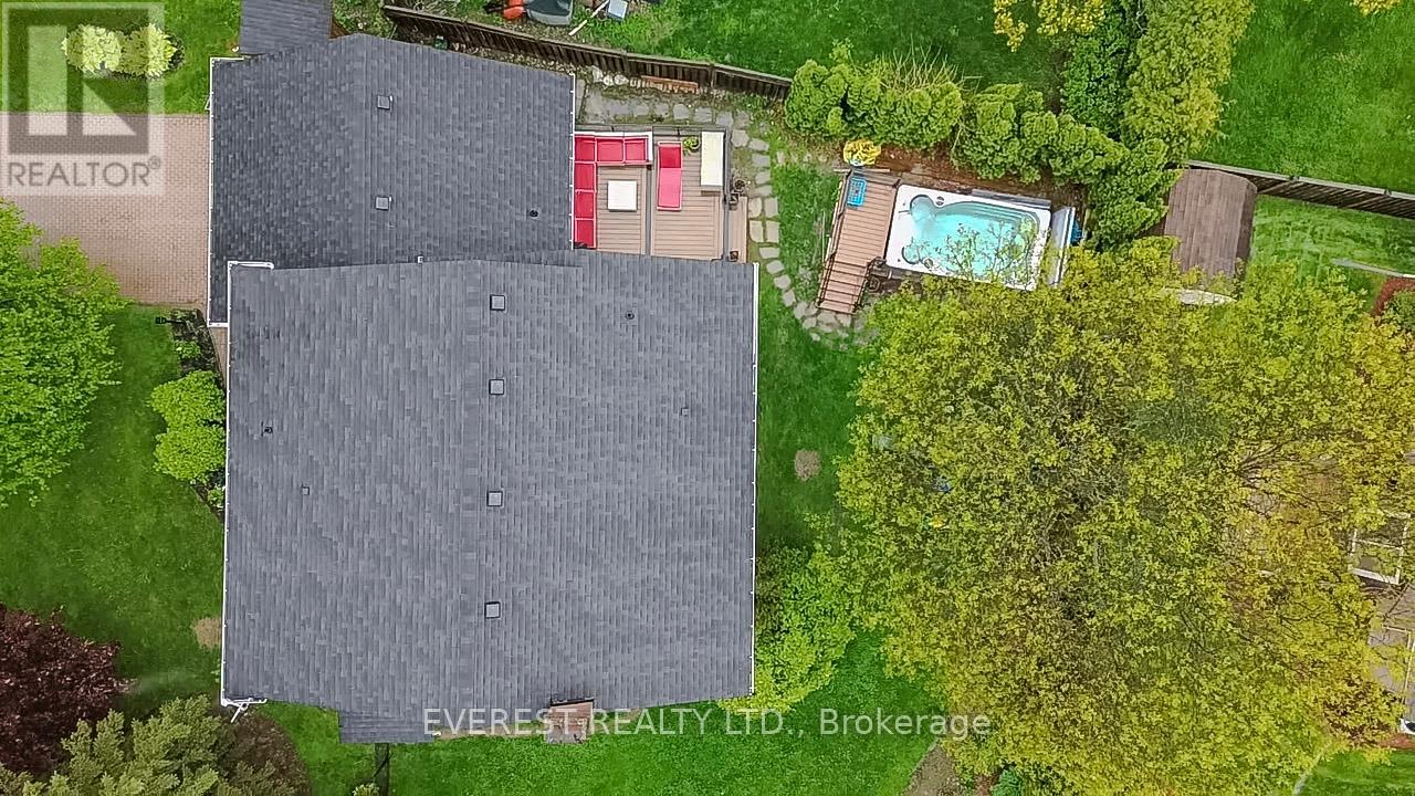 301 Sunnymeade Drive, Hamilton, Ontario  L9G 4L2 - Photo 11 - X12169990