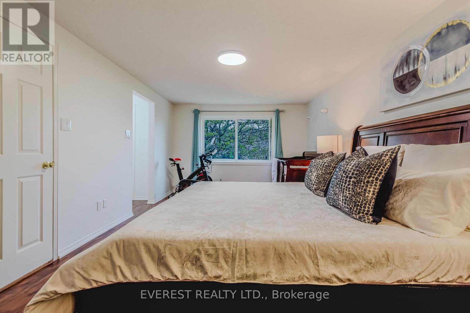 301 Sunnymeade Drive, Hamilton, Ontario  L9G 4L2 - Photo 12 - X12169990