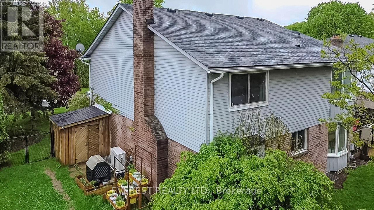 301 Sunnymeade Drive, Hamilton, Ontario  L9G 4L2 - Photo 16 - X12169990