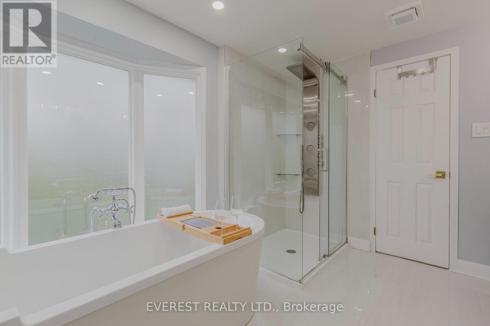 301 Sunnymeade Drive, Hamilton, Ontario  L9G 4L2 - Photo 18 - X12169990