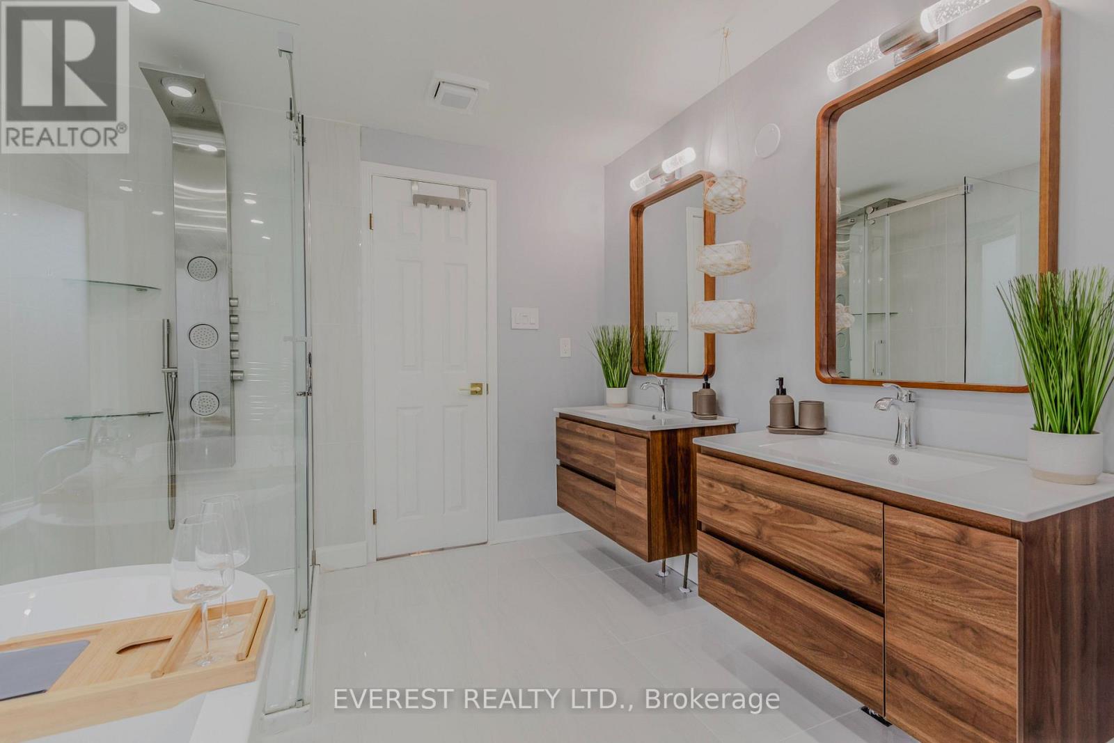 301 Sunnymeade Drive, Hamilton, Ontario  L9G 4L2 - Photo 19 - X12169990
