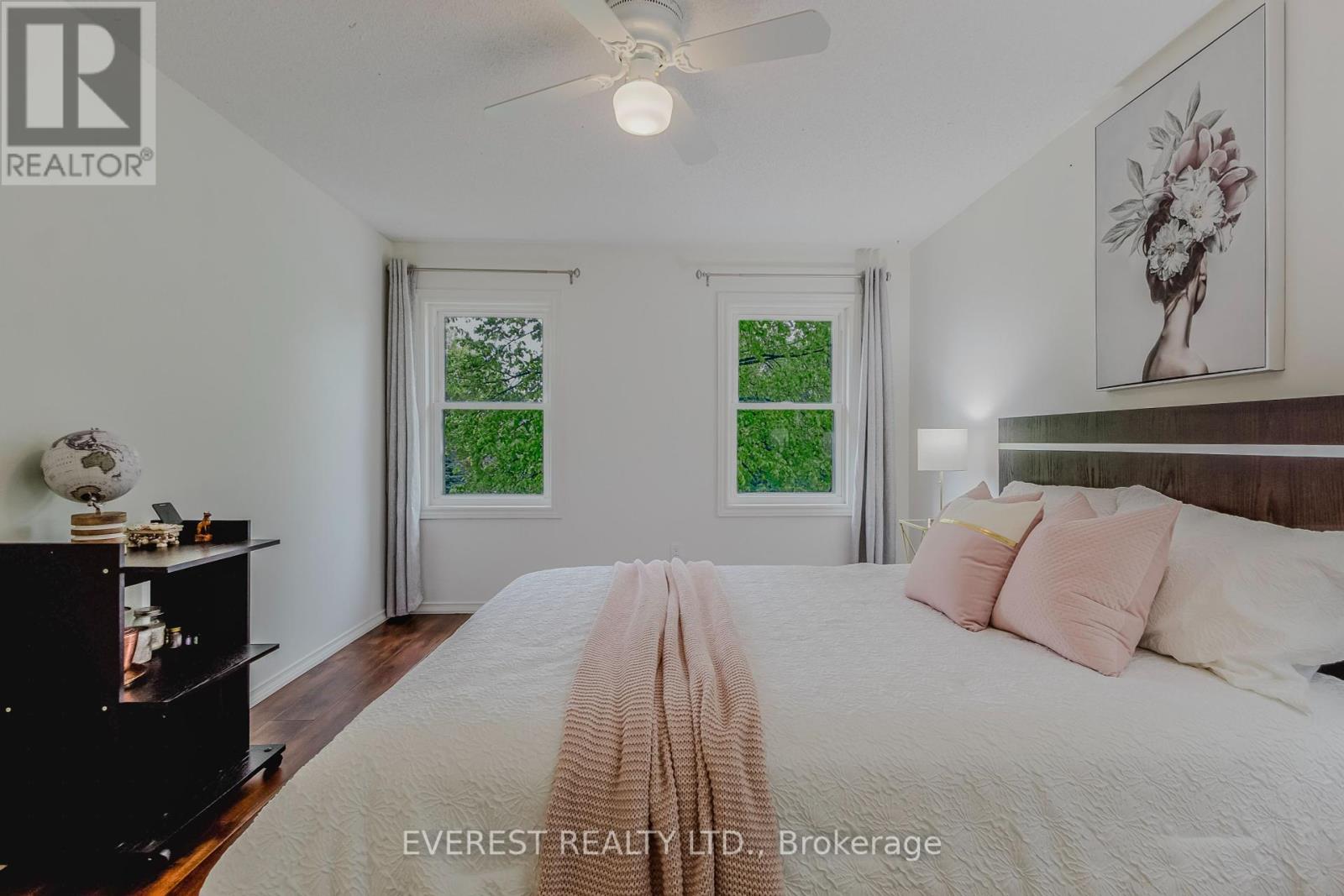 301 Sunnymeade Drive, Hamilton, Ontario  L9G 4L2 - Photo 2 - X12169990