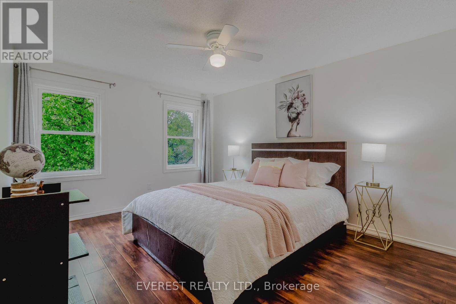 301 Sunnymeade Drive, Hamilton, Ontario  L9G 4L2 - Photo 3 - X12169990