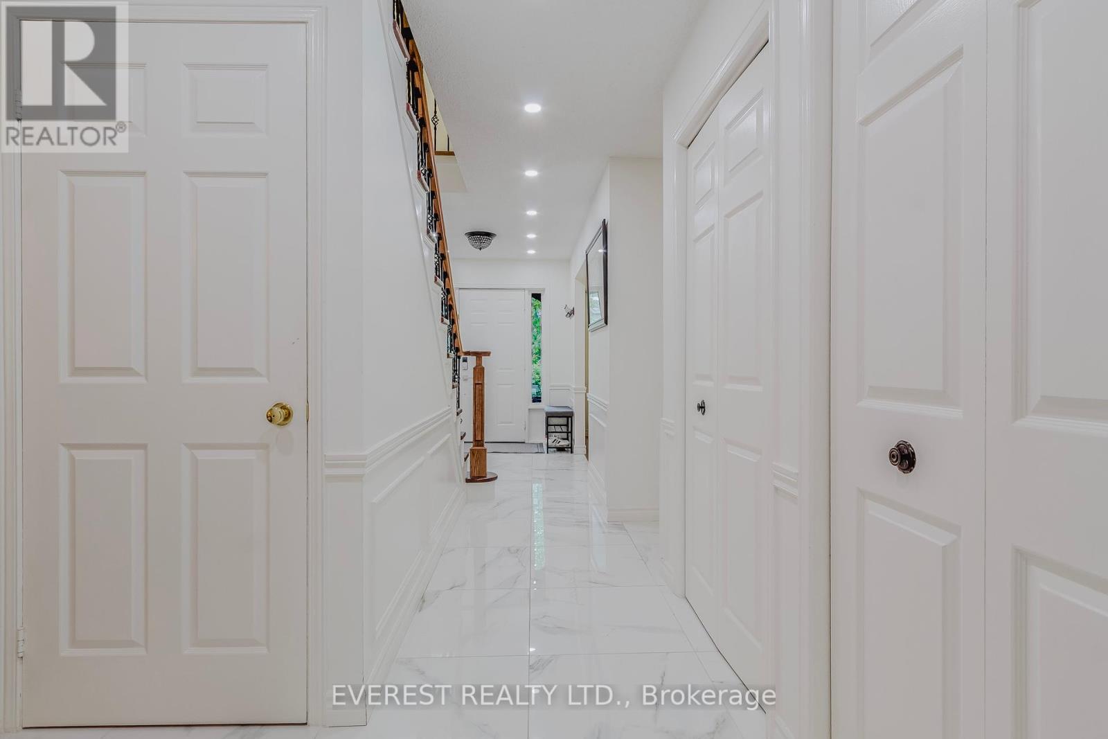 301 Sunnymeade Drive, Hamilton, Ontario  L9G 4L2 - Photo 35 - X12169990
