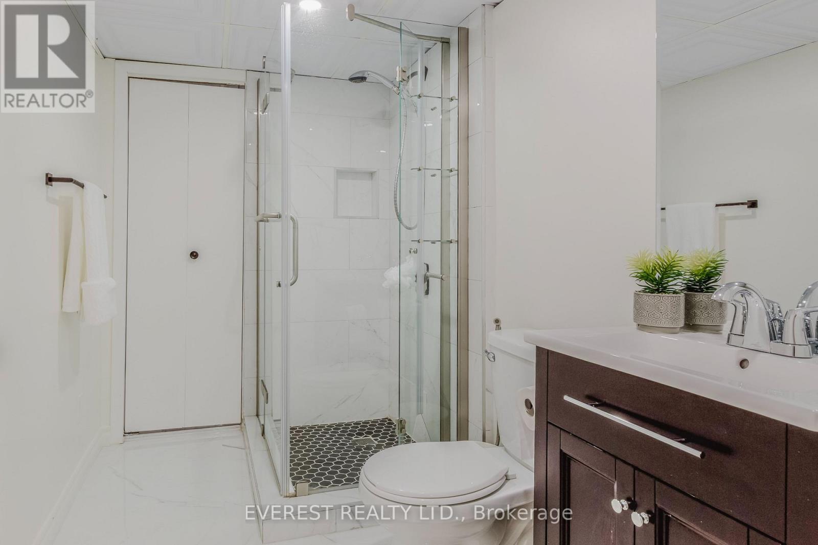 301 Sunnymeade Drive, Hamilton, Ontario  L9G 4L2 - Photo 43 - X12169990
