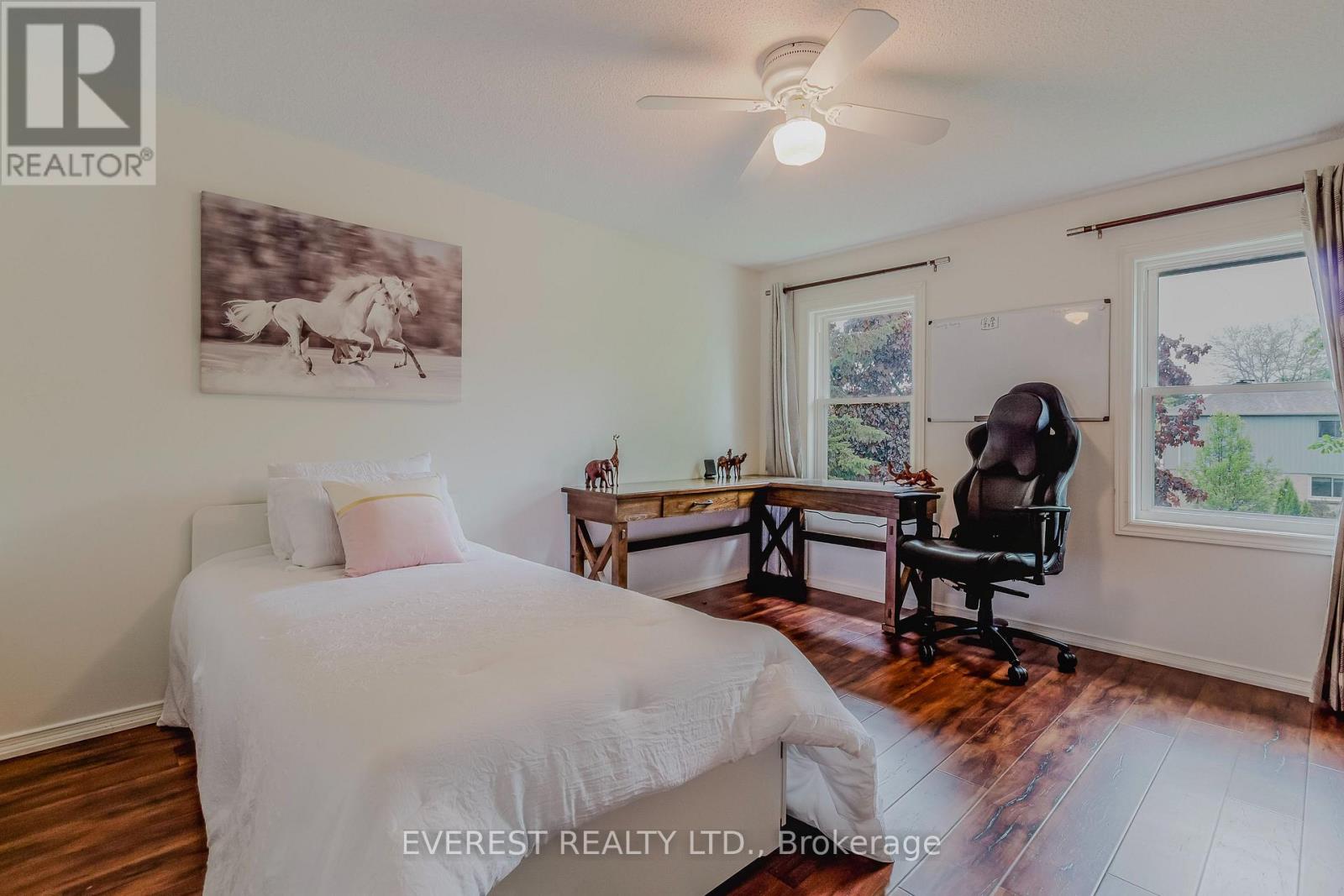 301 Sunnymeade Drive, Hamilton, Ontario  L9G 4L2 - Photo 5 - X12169990