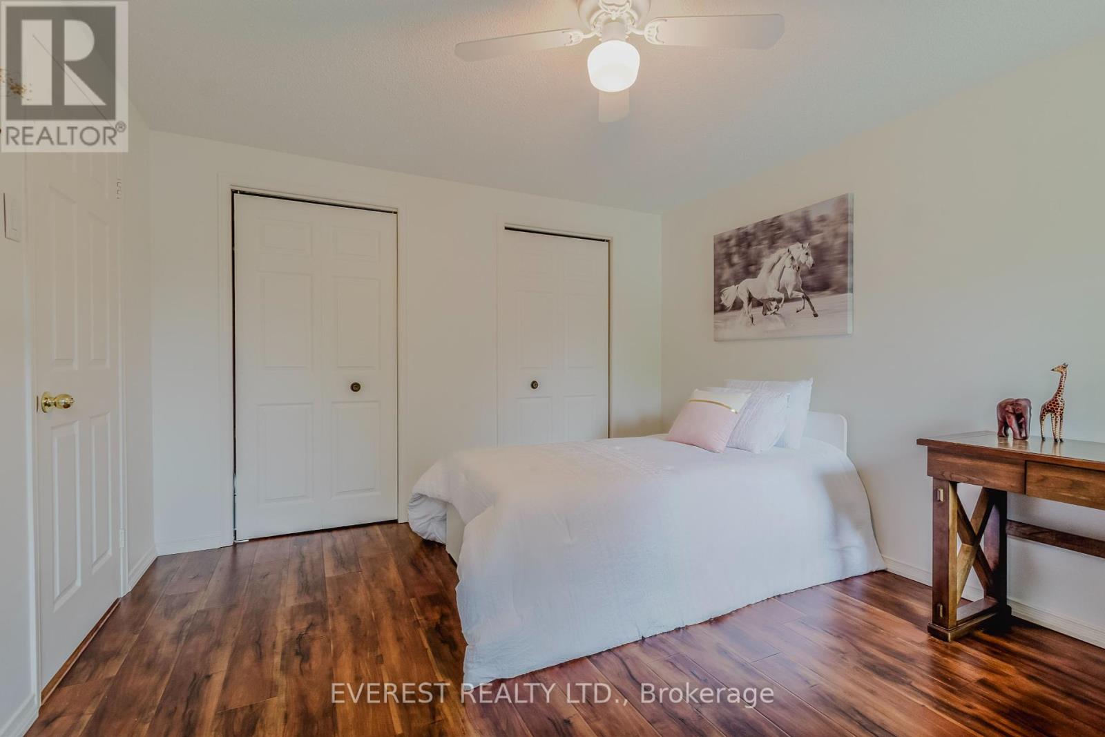 301 Sunnymeade Drive, Hamilton, Ontario  L9G 4L2 - Photo 6 - X12169990