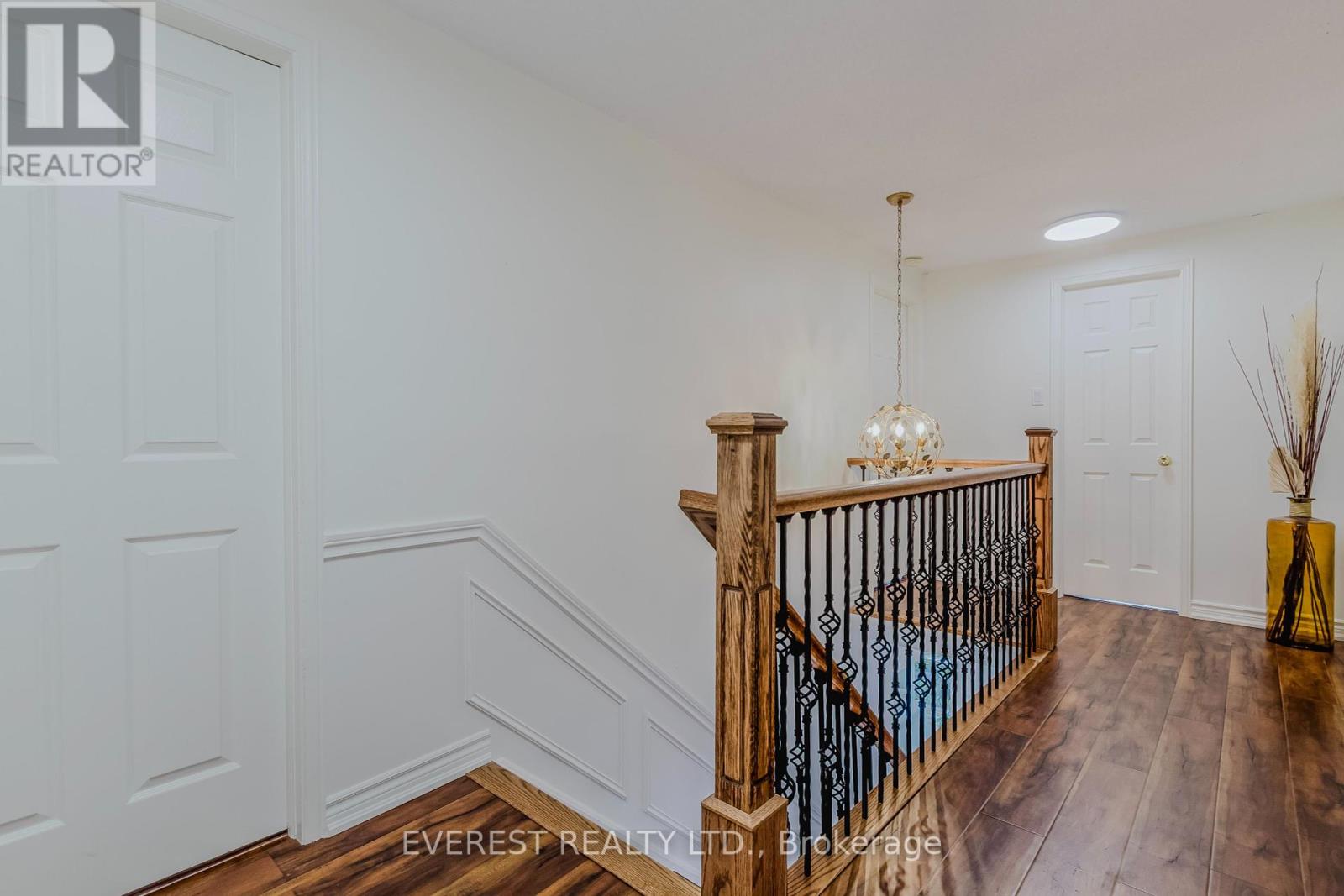 301 Sunnymeade Drive, Hamilton, Ontario  L9G 4L2 - Photo 7 - X12169990