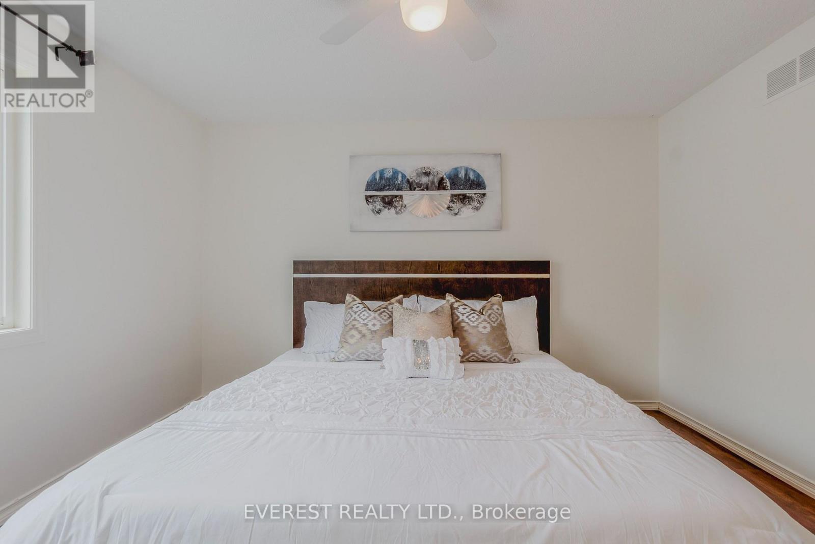 301 Sunnymeade Drive, Hamilton, Ontario  L9G 4L2 - Photo 9 - X12169990