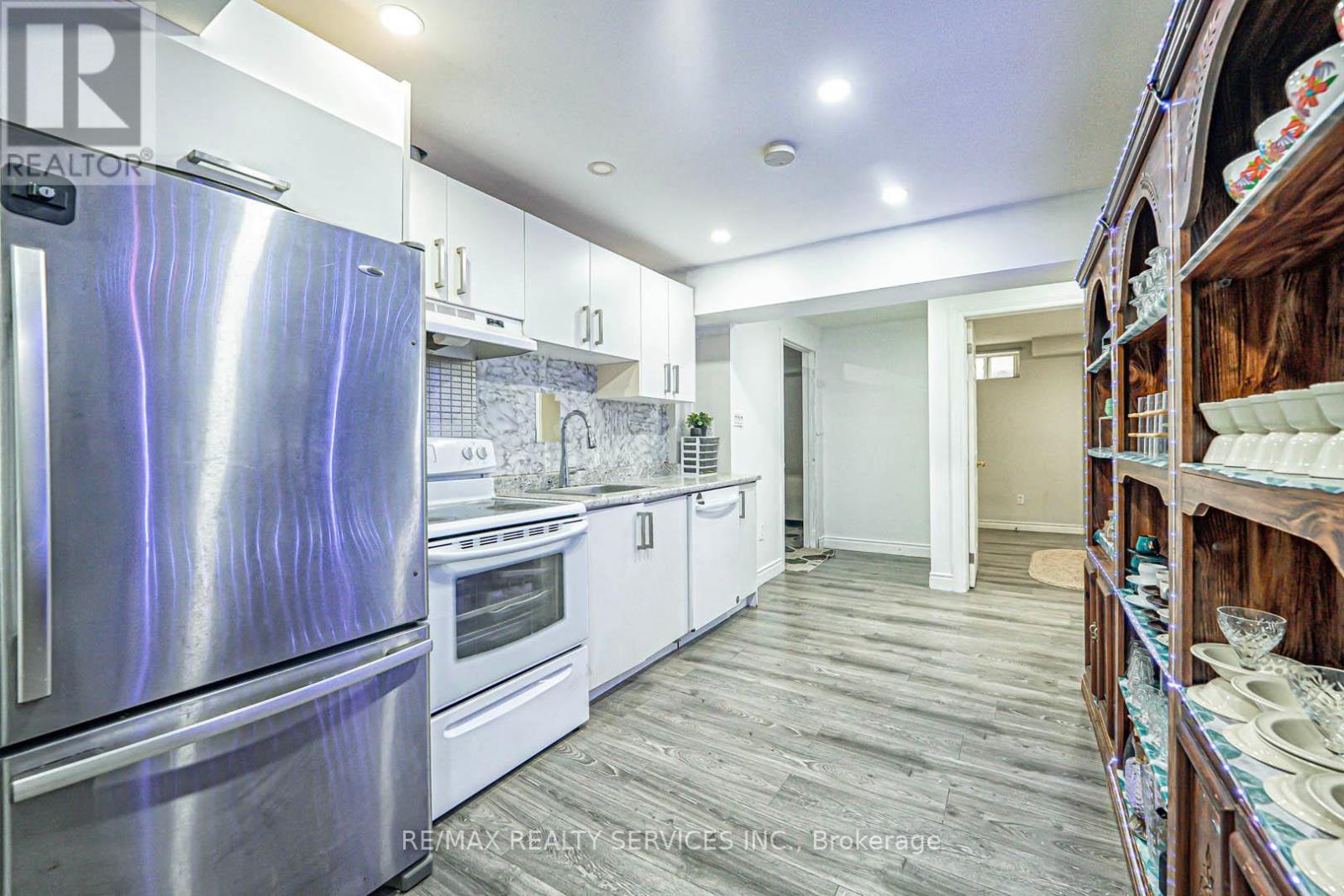704 Stone Church Road E, Hamilton, Ontario  L8W 1A7 - Photo 15 - X12170003