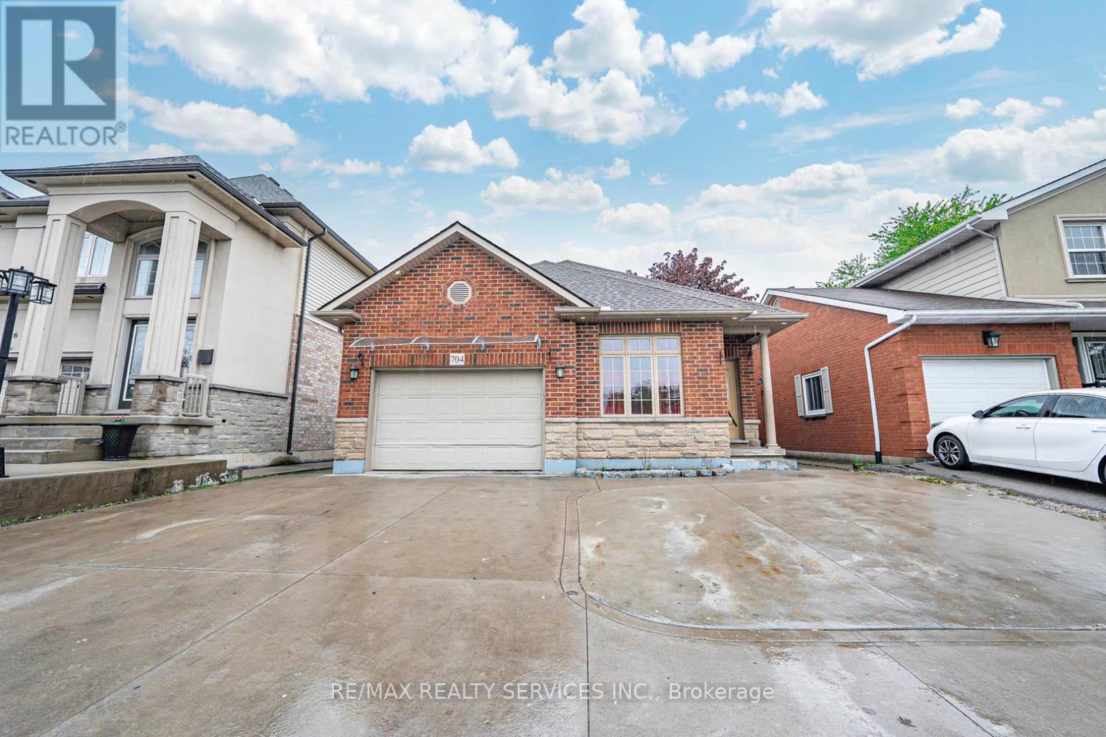 704 Stone Church Road E, Hamilton, Ontario  L8W 1A7 - Photo 2 - X12170003