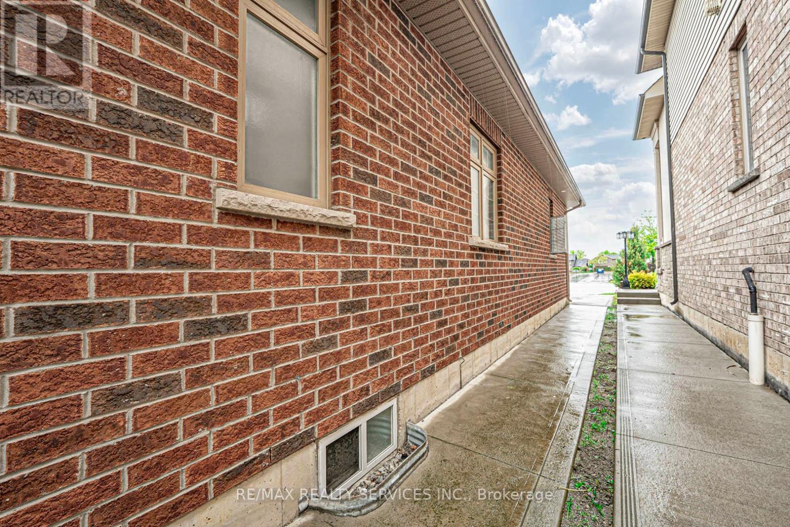 704 Stone Church Road E, Hamilton, Ontario  L8W 1A7 - Photo 24 - X12170003